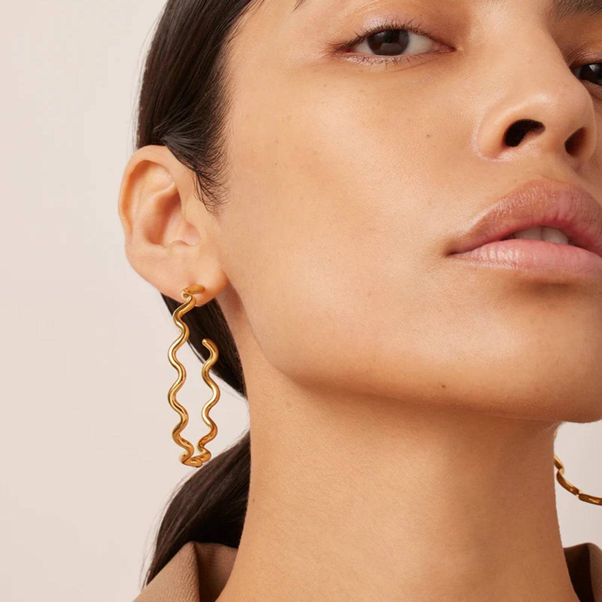 Wavy Hoops